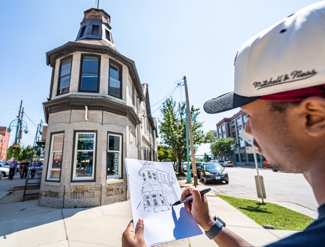 MIAD Product Design student Roger Bryant draws a sketch of a former tavern that was also used as MIAD's student union, owners want to demolish it for redevelopment while historic preservation folks argue it has value and should be saved, on Wednesday August 16, 2023 in Milwaukee, Wis.
Jovanny Hernandez / Milwaukee Journal Sentinel